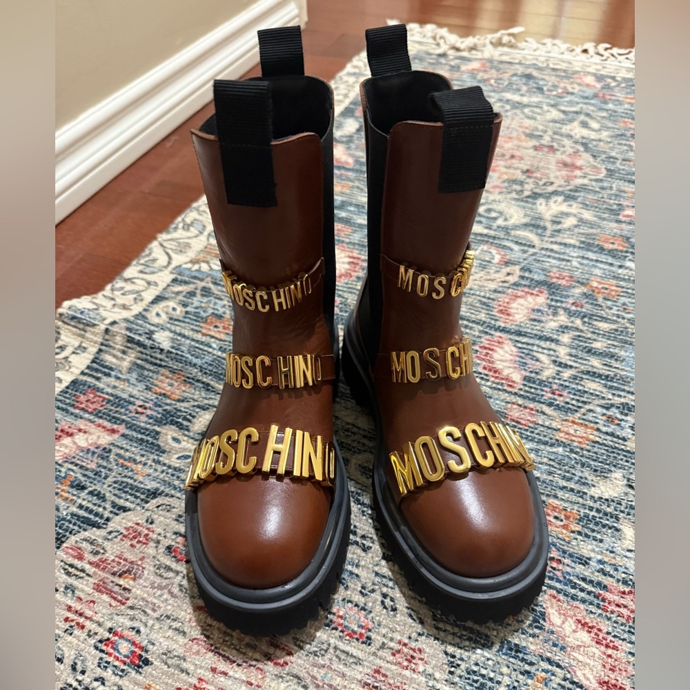 MOSCHINO COUTURE!
Logo Lug Sole Leather Chelsea
Boots sale or trade